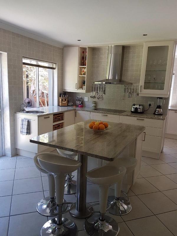 To Let 4 Bedroom Property for Rent in Hout Bay Western Cape